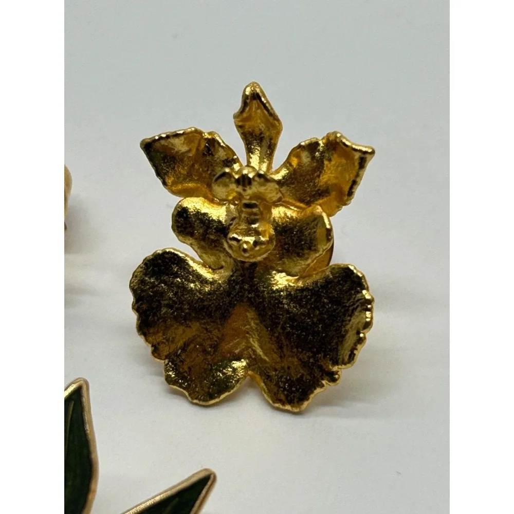Vintage Lot Of 7 Flower Basket Floral Lapel Pins Pinbacks Brooch Tie Tacs